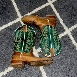 Size 6.5. Worn and need a new LOVING home.